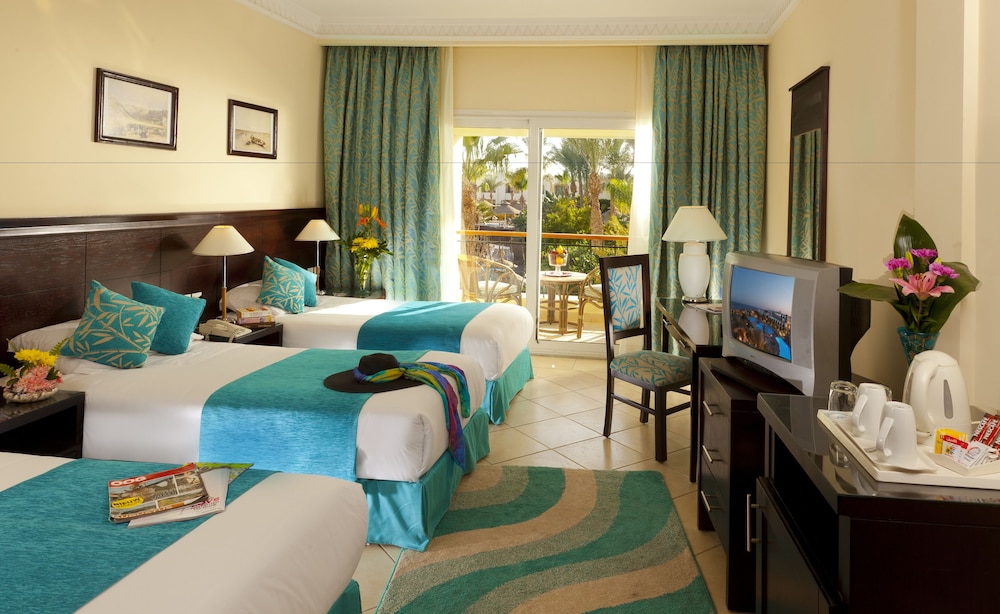 Standard Room, 3 Twin Beds, Garden View - Photo 11