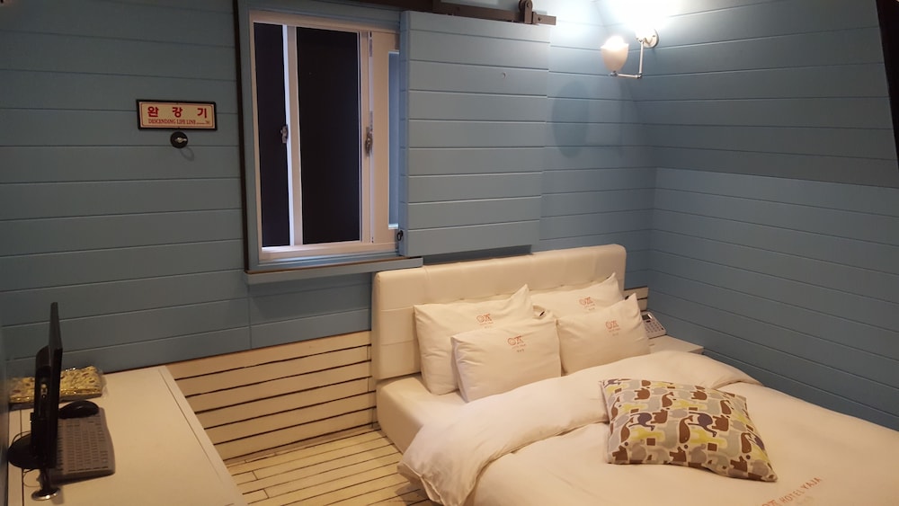 Deluxe Room - Photo 6