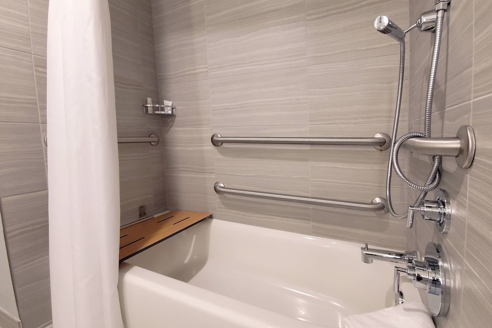 Room, 1 King Bed (Mobility Accessible, Tub)