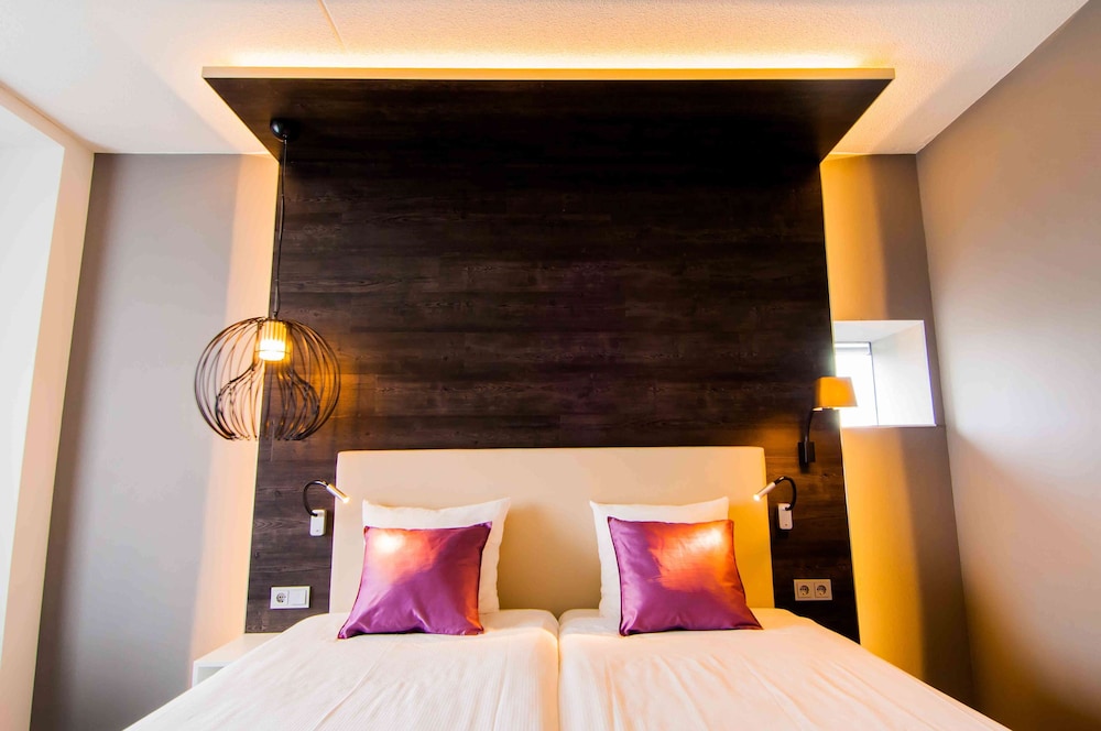 Executive Room, 2 Twin Beds - Photo 5