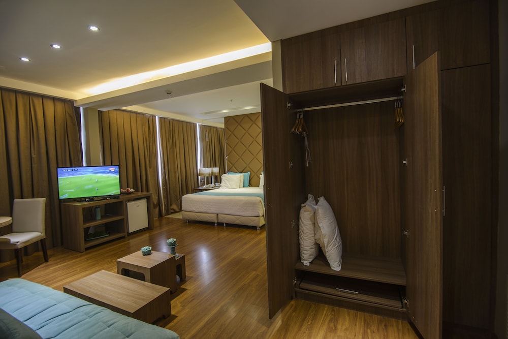 Executive Suite, 1 King Bed photo 3