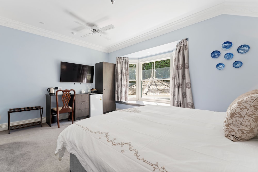 Comfort Single Room, 1 King Bed, Garden View