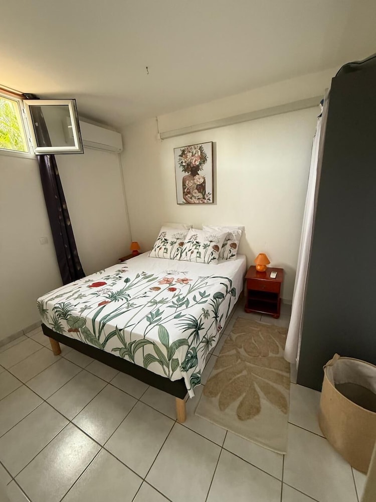 Classic Apartment, 2 Bedrooms, Terrace, Garden View