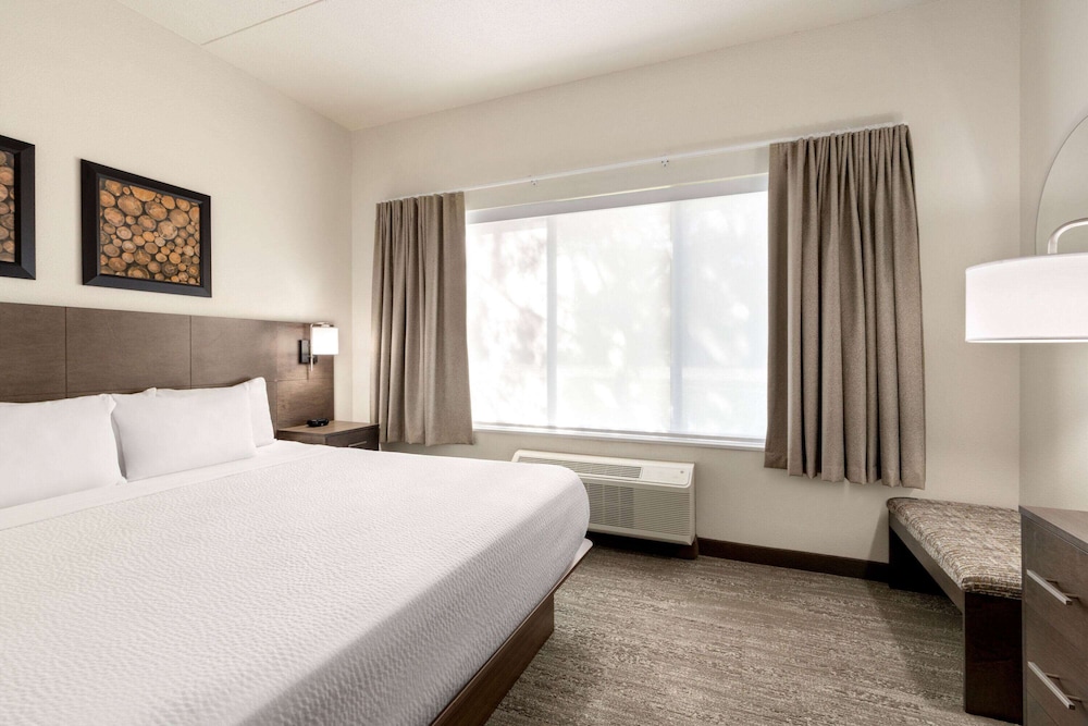 Suite, Multiple Beds, Non Smoking - Photo 3