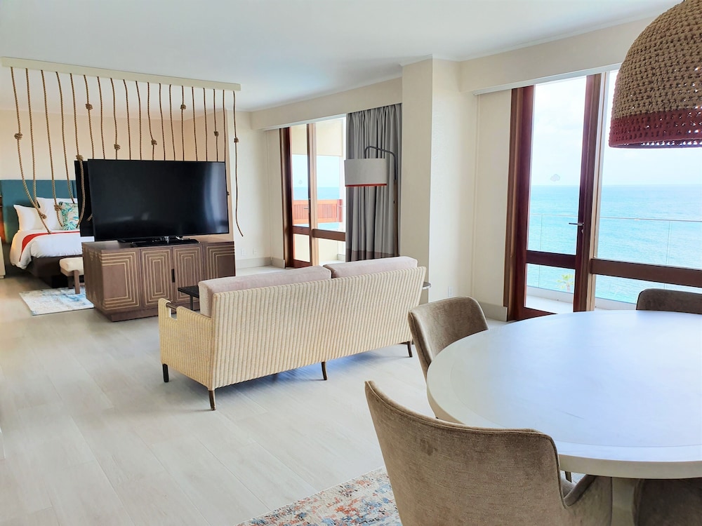 Preferred Club Suite Ocean View King