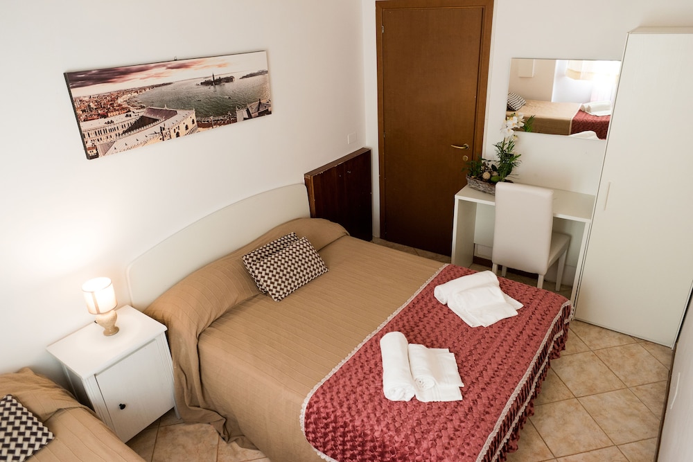 Triple Room, Shared Bathroom photo 2