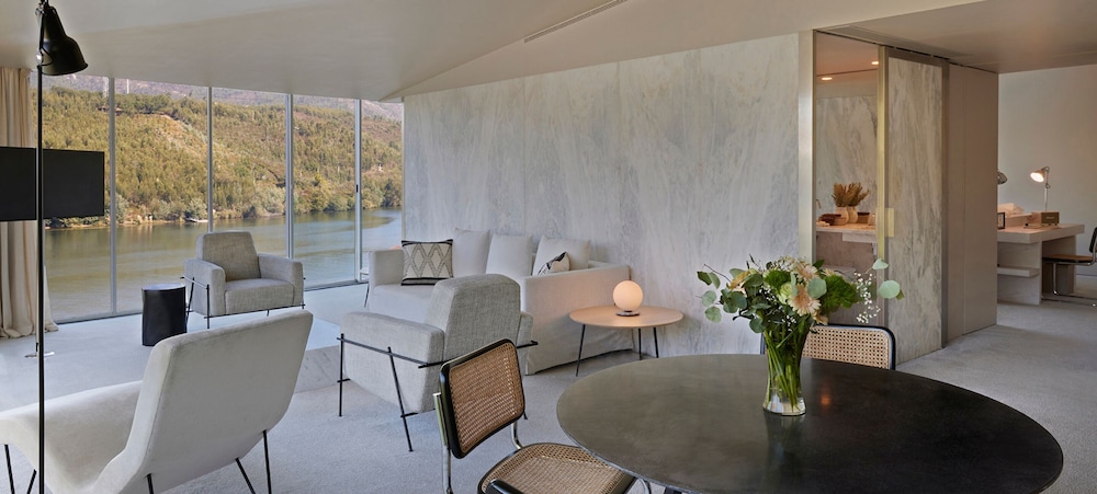 Panoramic Suite, River View (Collection) - Photo 7