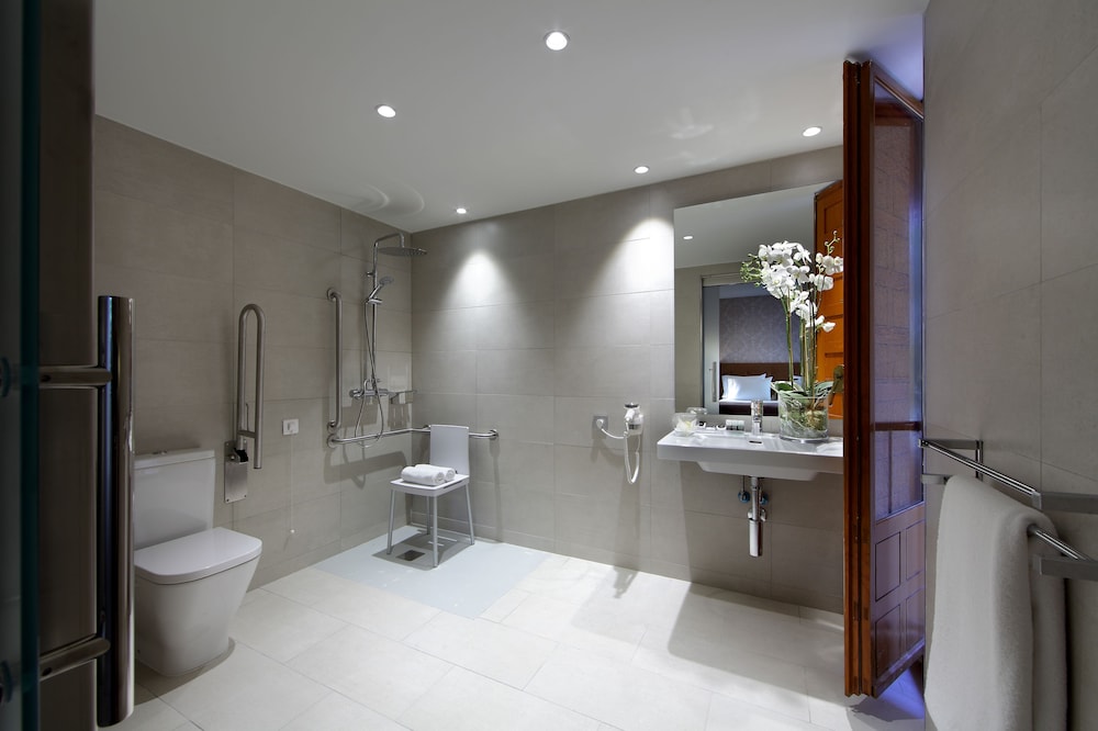 Double Room - Photo 9