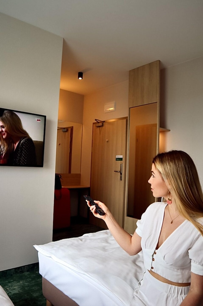 Standard Twin Room - Photo 4
