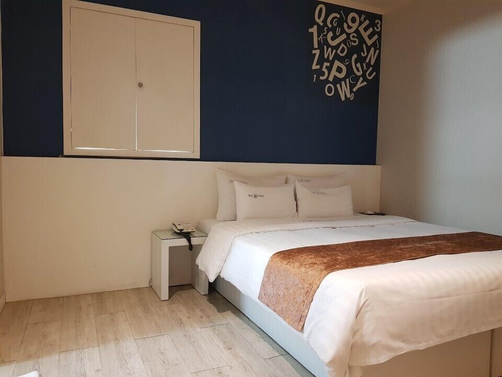 Deluxe Room, Multiple Beds photo 2