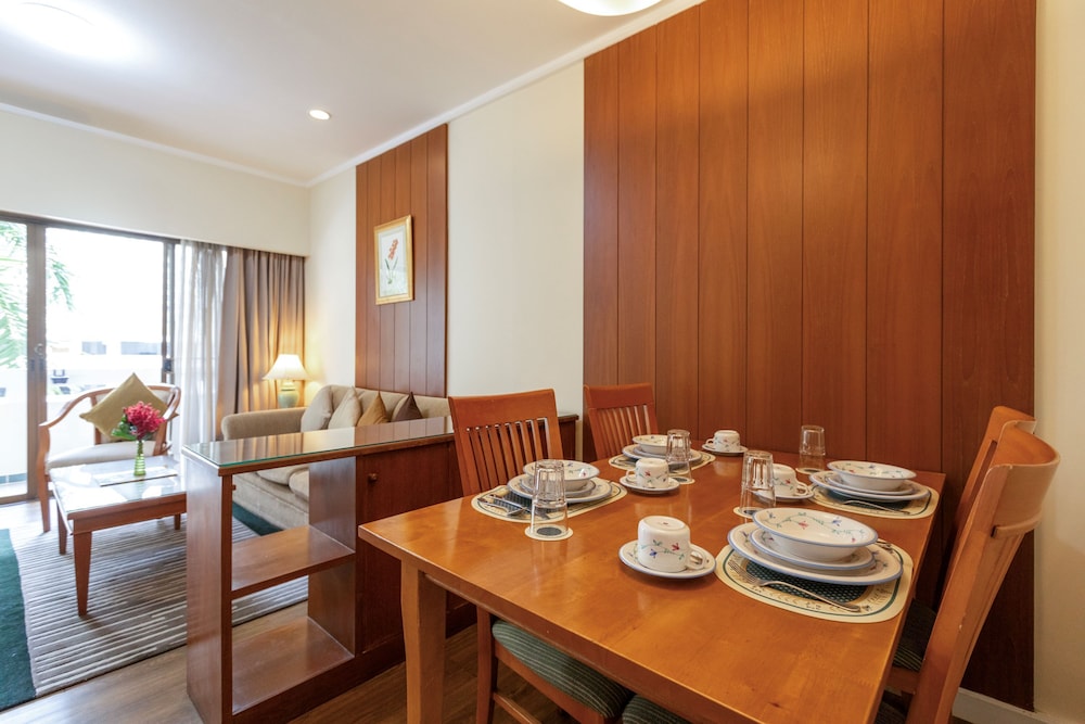 One bedroom suite photo 3