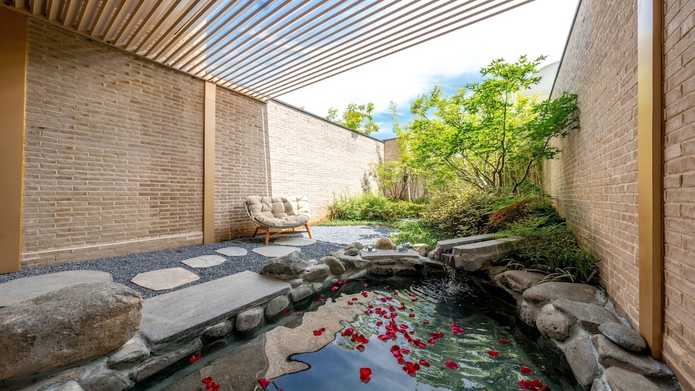 Standard Room, 1 King Bed, Courtyard View (Private Hot Spring) - Photo 1