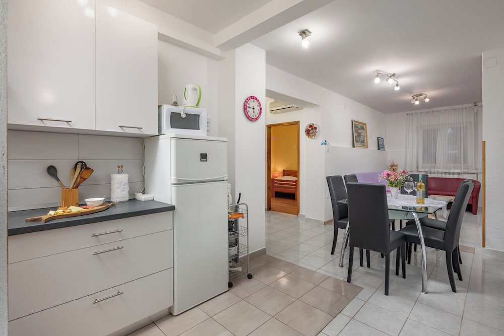 Family Apartment, 2 Bedrooms (Countryside Apartment Giani) photo 2