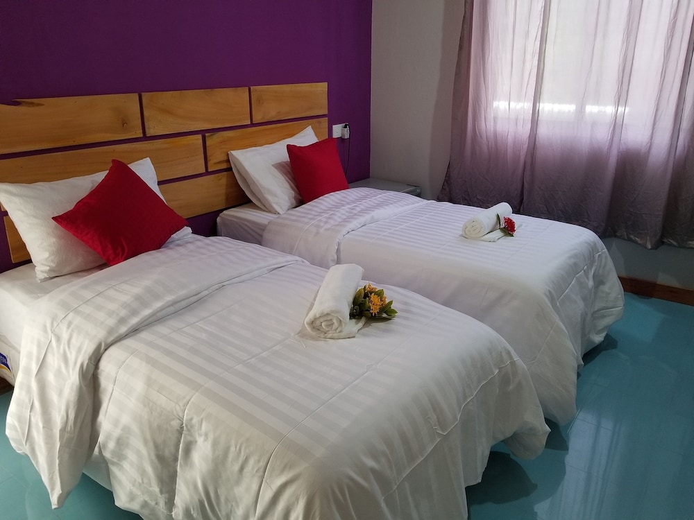 Economy Triple Room photo 3