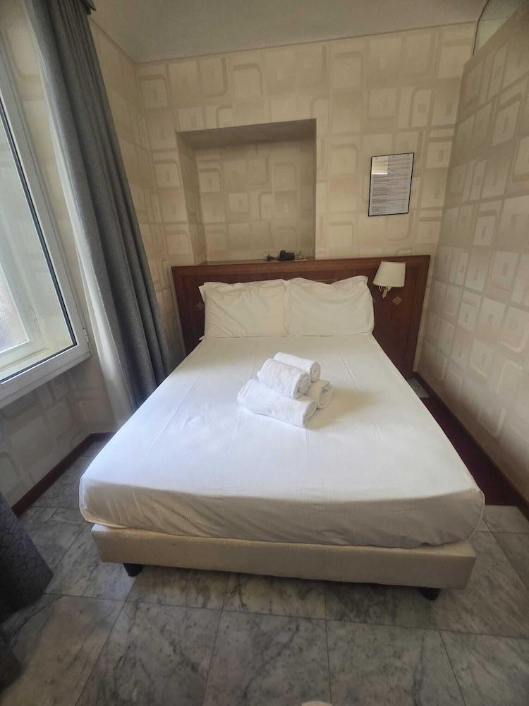 Standard Room photo 2