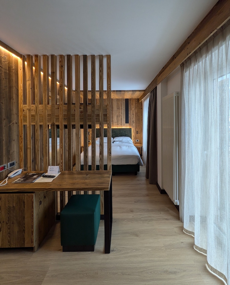 Panoramic Room, 1 Double Bed, Mountain View photo 2
