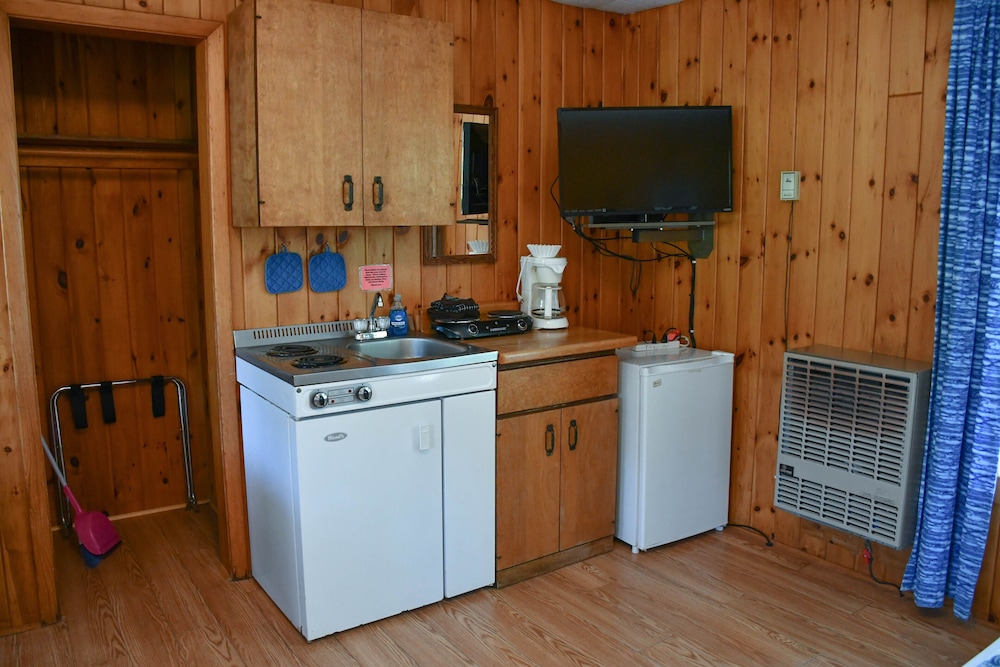 Traditional Room, 2 Double Beds, Kitchenette, Lake View (Motel Unit 2 Bed Pet Friendly) photo 3