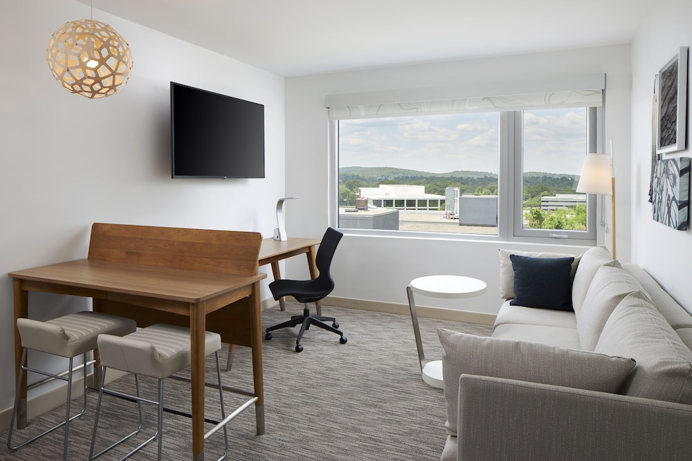 Suite, 1 Bedroom - Photo 3