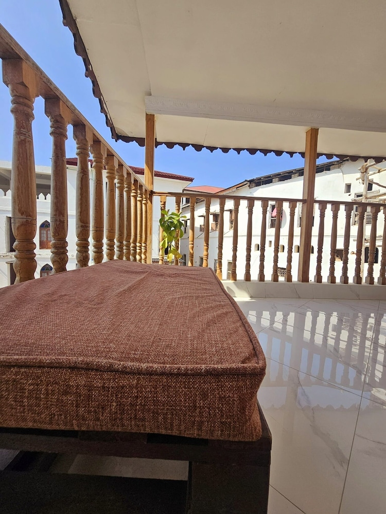Family Room, Balcony
