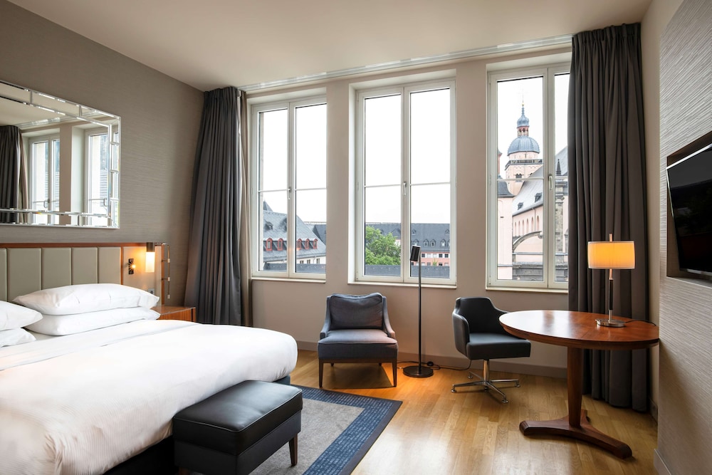 Deluxe Room, 1 King Bed (Cathedral Dom View)