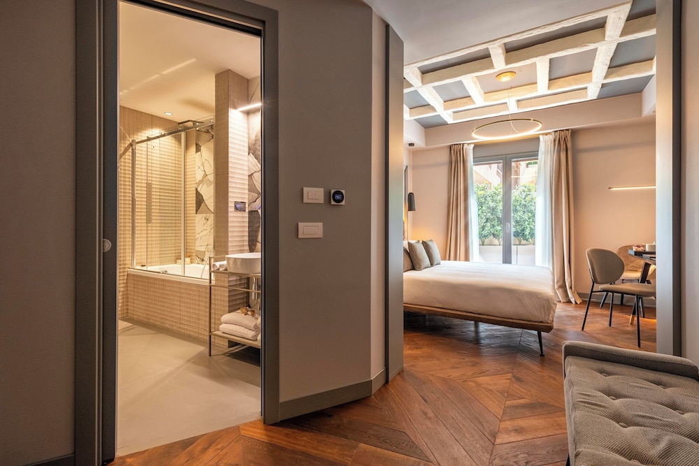 Deluxe Double Room photo 2
