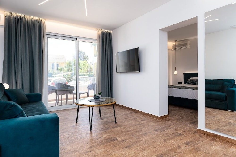Deluxe Studio Suite