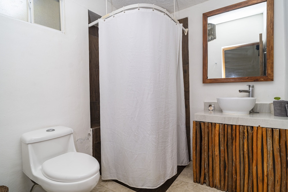 Standard Room, 1 Bedroom (Private Room ) - Photo 14