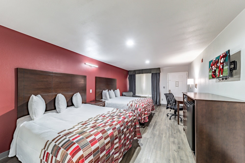 Deluxe Room, 2 Queen Beds (Smoke Free) - Photo 4