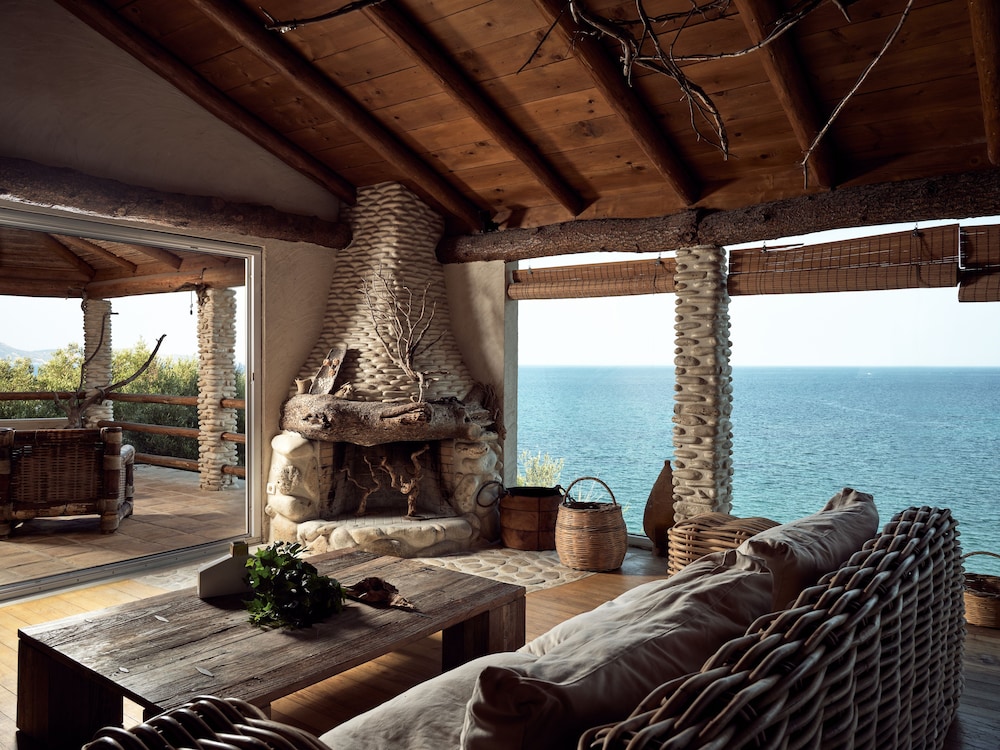 Grand One Bedroom Penthouse with Sea View - Photo 3