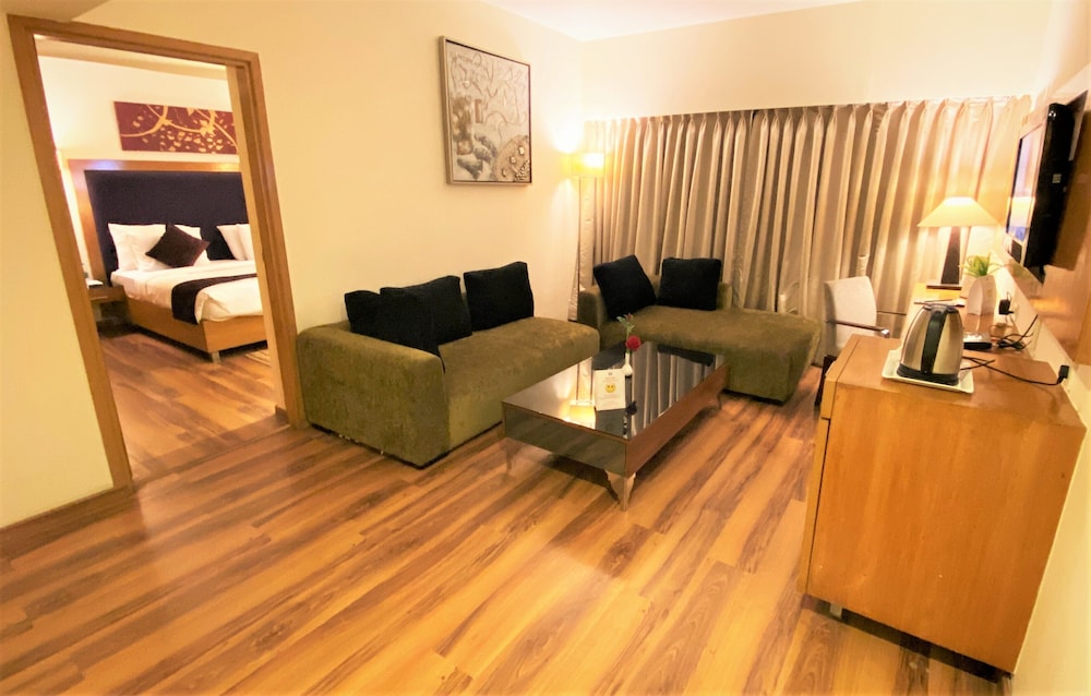 Suite - Photo 8