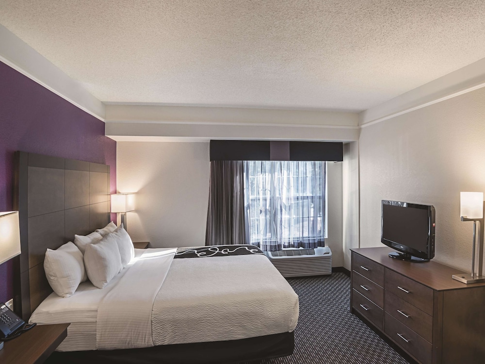 Suite, 1 King Bed, Accessible, Non Smoking (Mobility/Hearing Impaired Accessible) - Photo 1