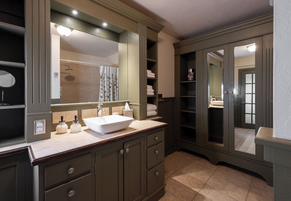 Cottage, Ensuite (Blue Spruce 1, Non Pet-Friendly) photo 3