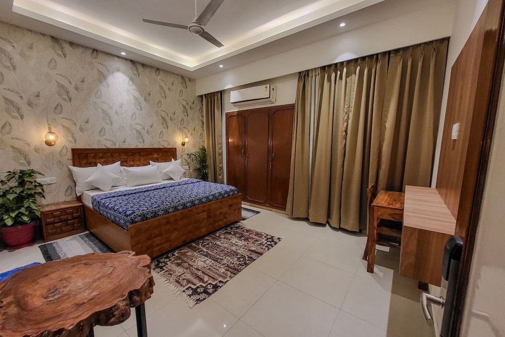 Superior Private Room with Balcony - Photo 1