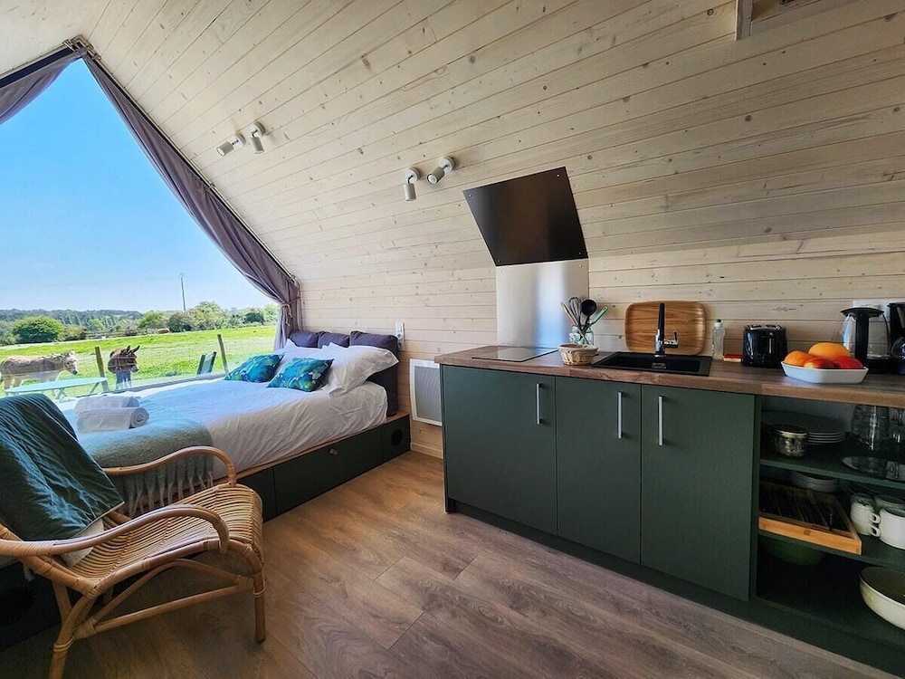 House, Ensuite photo 2