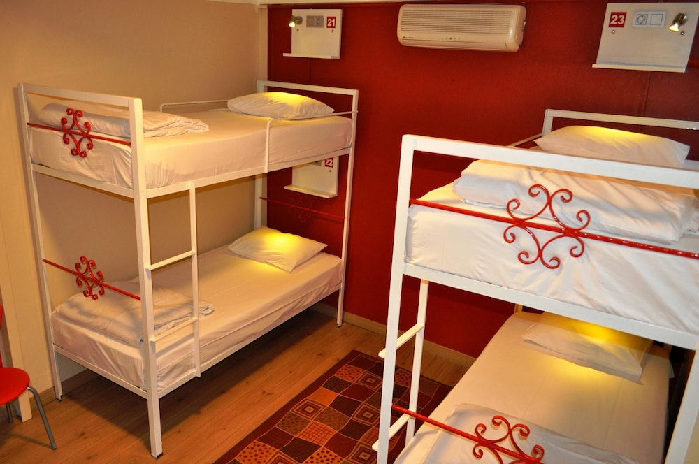 Shared Dormitory, Mixed Dorm, Shared Bathroom (Basement) photo 1