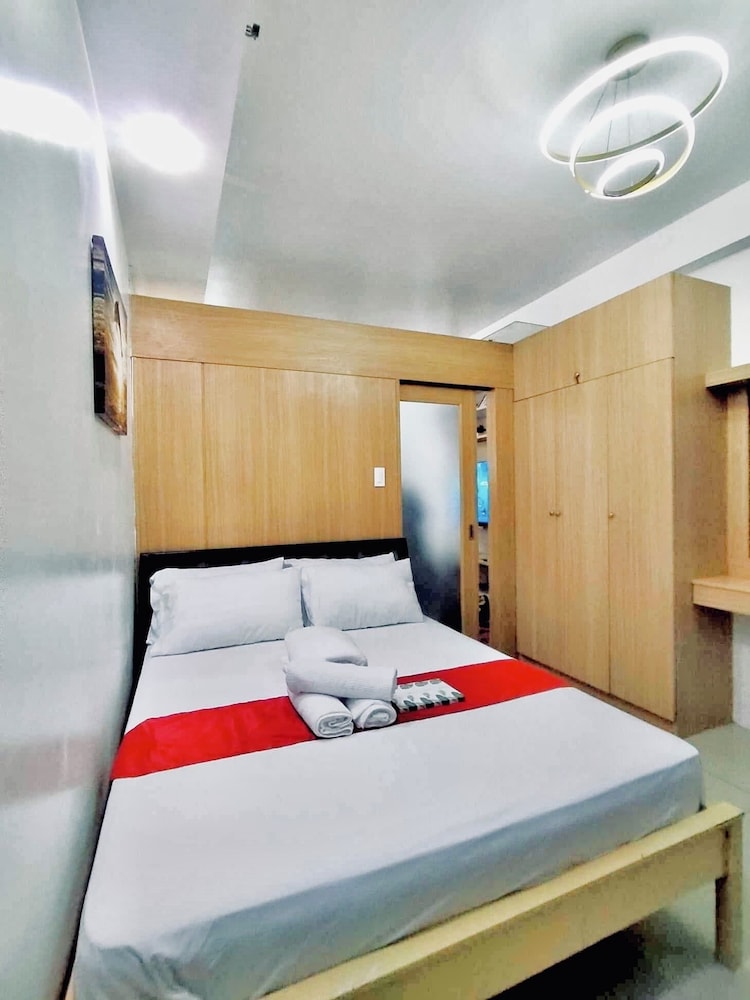 Family Condo, 1 Queen Bed, Balcony, City View photo 2
