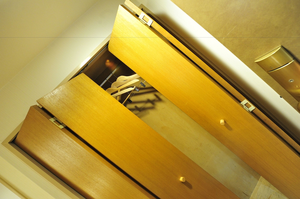 Twin Room Single Use, Non-Smoking photo 3