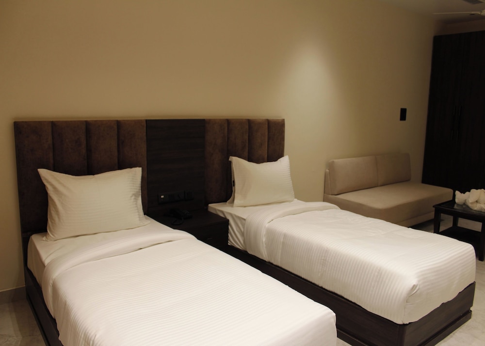 Premium Studio Suite, Jetted Tub photo 3