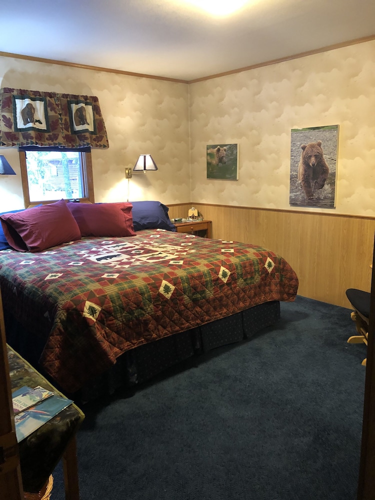 Bear Room (Shared Bathroom) photo 1