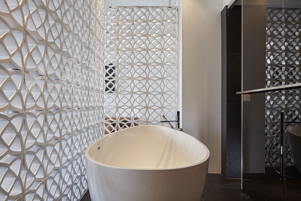 Deluxe Suite, Sea View - Photo 16