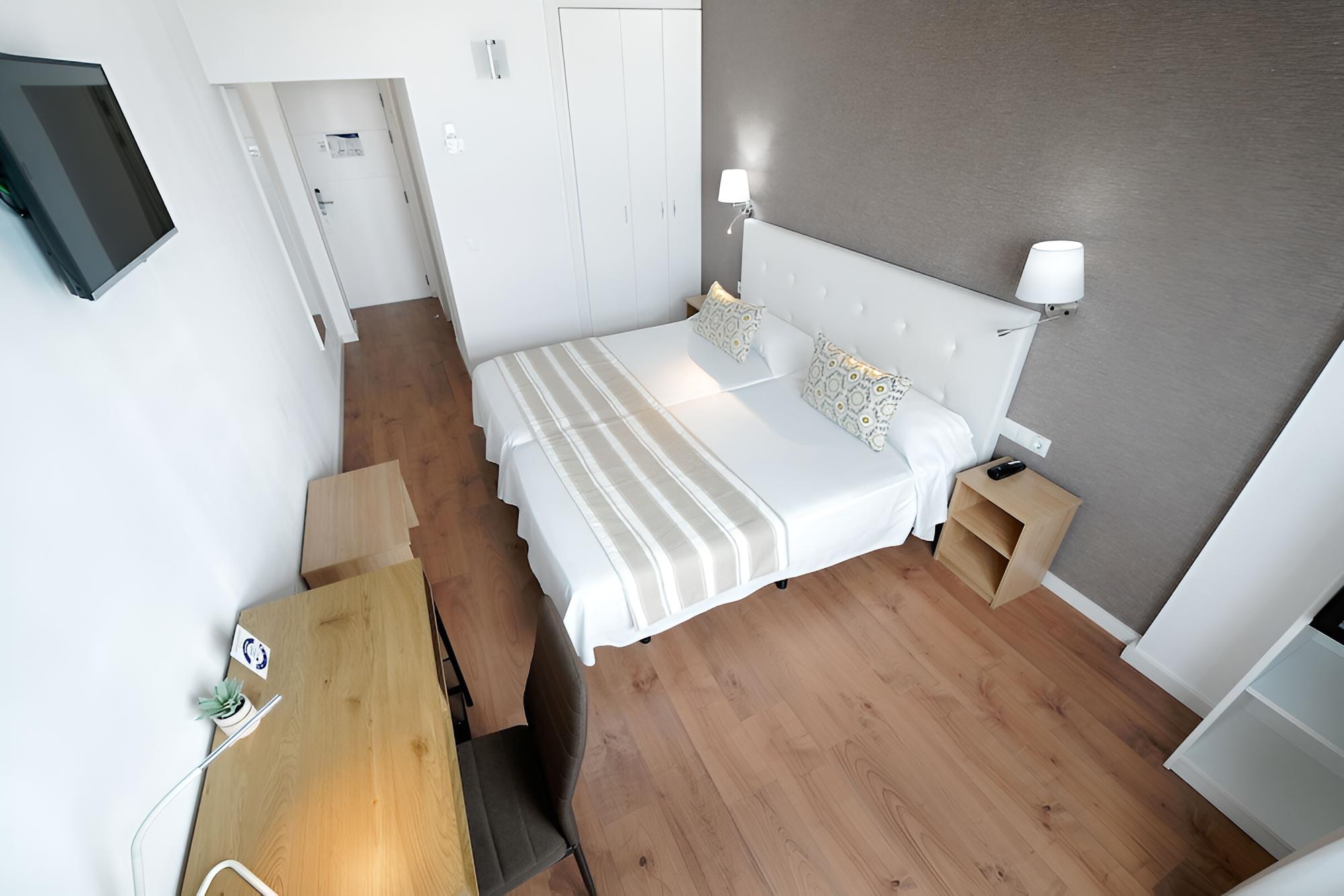 Standard Double or Twin Room - Photo 1