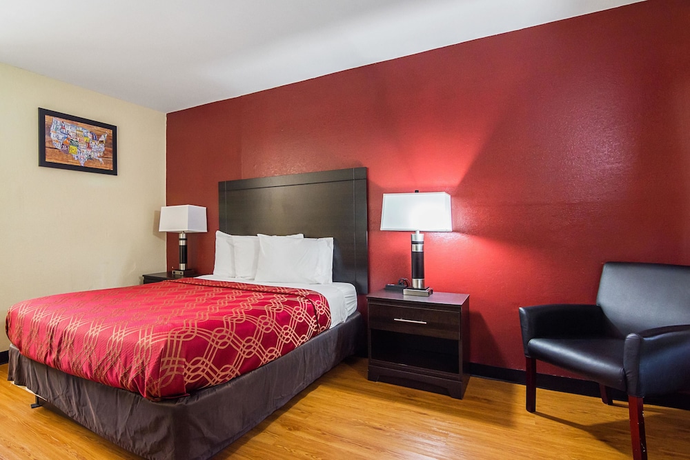 Standard Room, 1 Queen Bed, Non Smoking - Photo 4