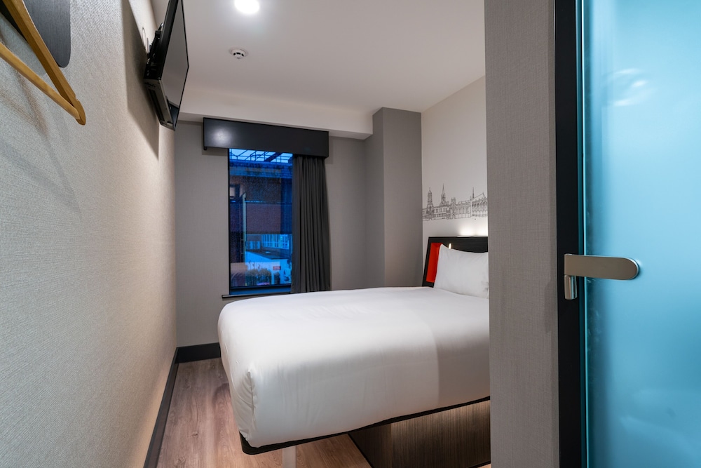 Twin Room with Window - Photo 4