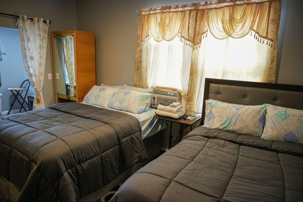 Executive Studio Suite, 2 Queen Beds, Non Smoking, Private Bathroom photo 2