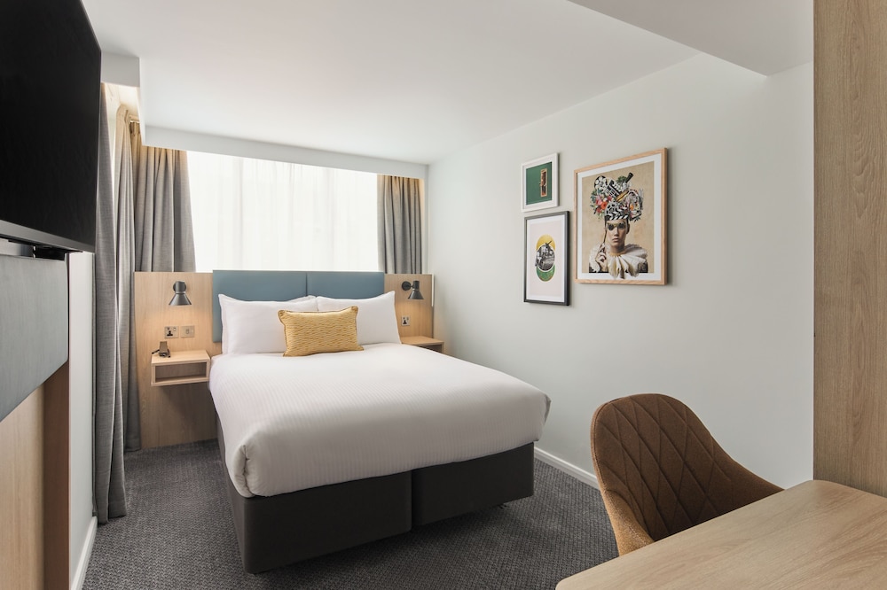 Standard Room, 1 King Bed photo 1