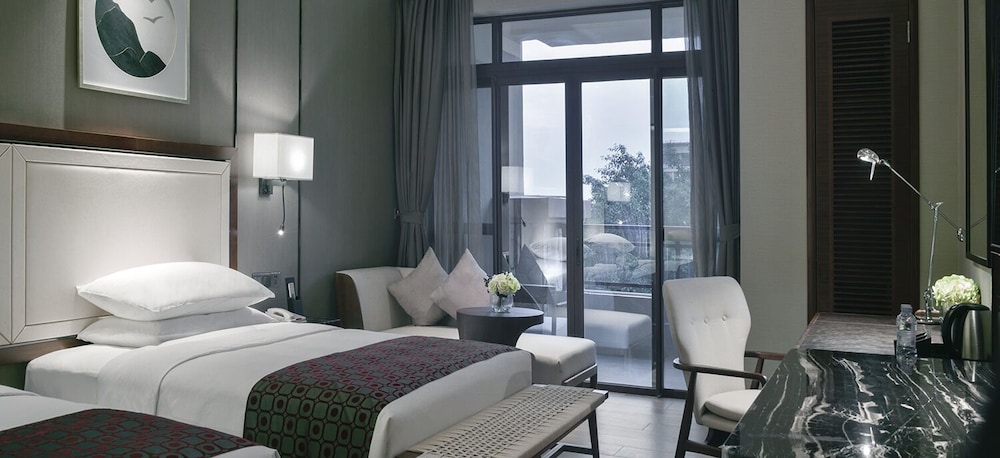 Executive Twin Room, Balcony, Lake View photo 1