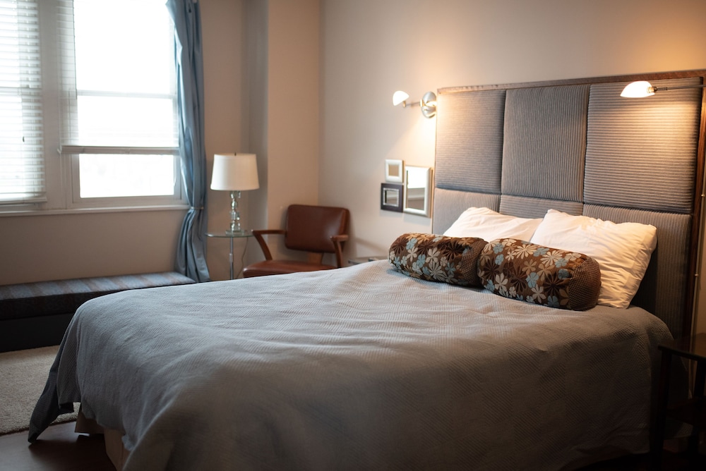 310 Double Queen Suite photo 1