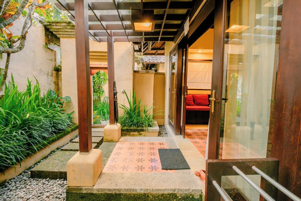 Superior Bungalow with Butler Service - Photo 4