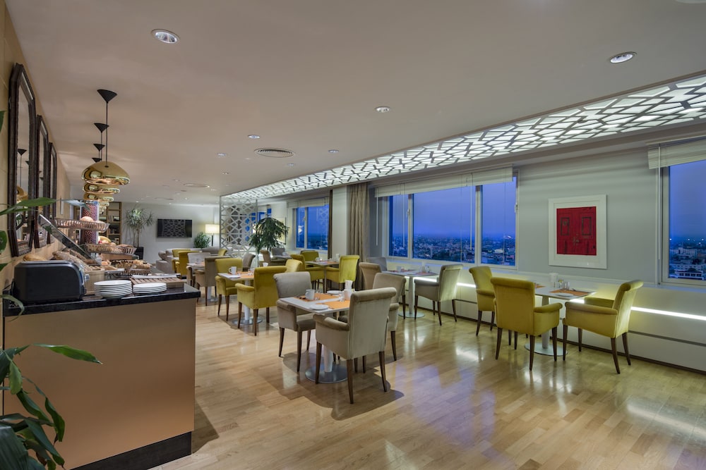 Suite, 1 Bedroom, Kitchen, River View (Business Lounge Access) - Photo 8
