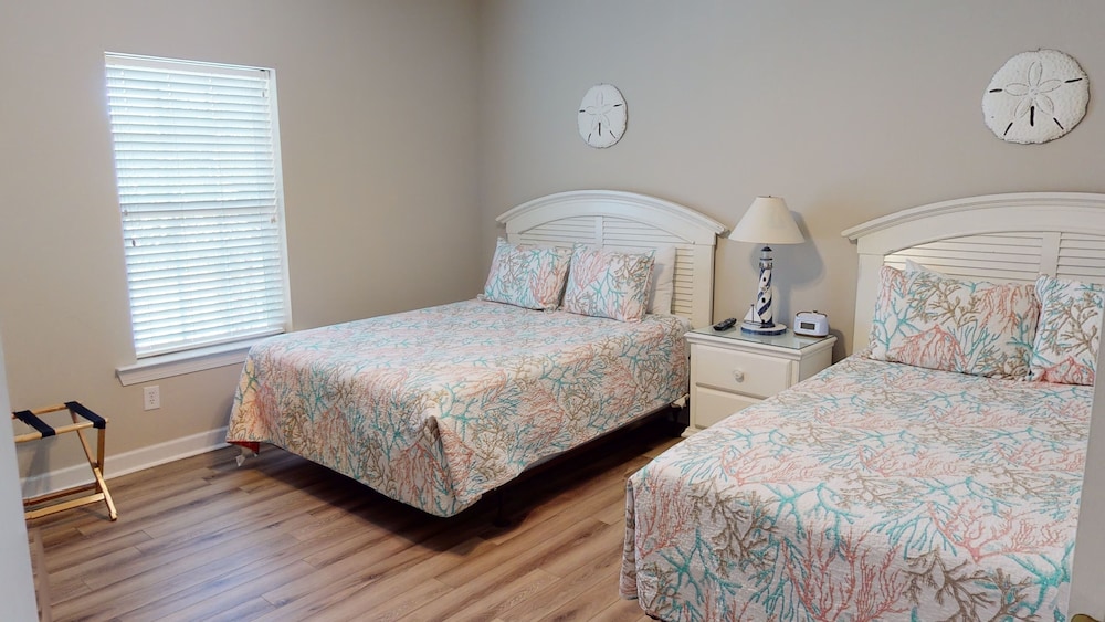 Condo, 2 Bedrooms photo 3